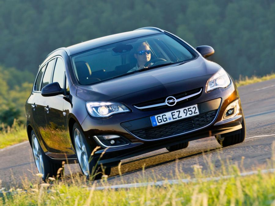  Opel Astra Sports Tourer 2012 года  (фото 8 из 17)
